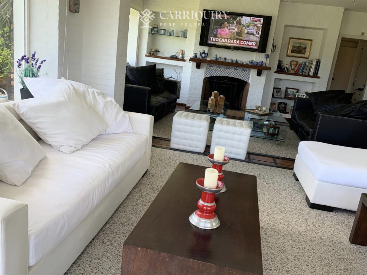 Casa ID.10390/Oportunidad-unica-frente-al-golf-en-punta-del-este-,-casa-con-4-dormotiros-en-venta - Venta casa 6 dormitorios - Playa Mansa, Punta del Este 