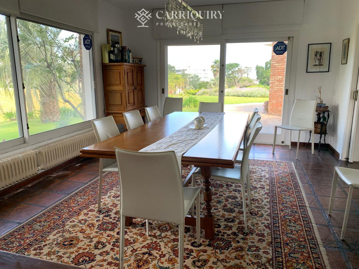 Casa ID.10390/Oportunidad-unica-frente-al-golf-en-punta-del-este-,-casa-con-4-dormotiros-en-venta - Venta casa 6 dormitorios - Playa Mansa, Punta del Este 