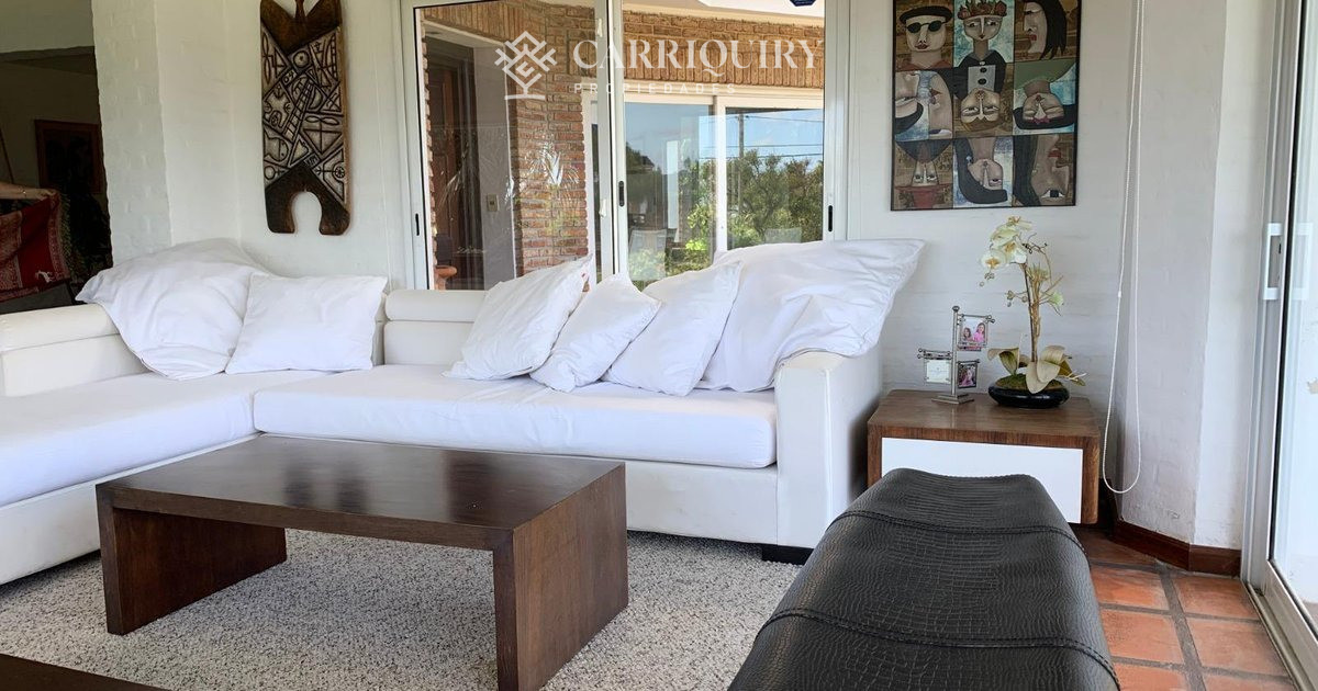 Casa ID.10390/Oportunidad-unica-frente-al-golf-en-punta-del-este-,-casa-con-4-dormotiros-en-venta - Venta casa 6 dormitorios - Playa Mansa, Punta del Este 