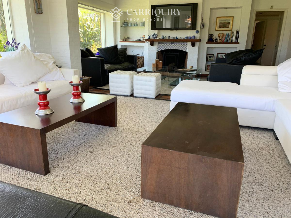 Casa ID.10390/Oportunidad-unica-frente-al-golf-en-punta-del-este-,-casa-con-4-dormotiros-en-venta - Venta casa 6 dormitorios - Playa Mansa, Punta del Este 