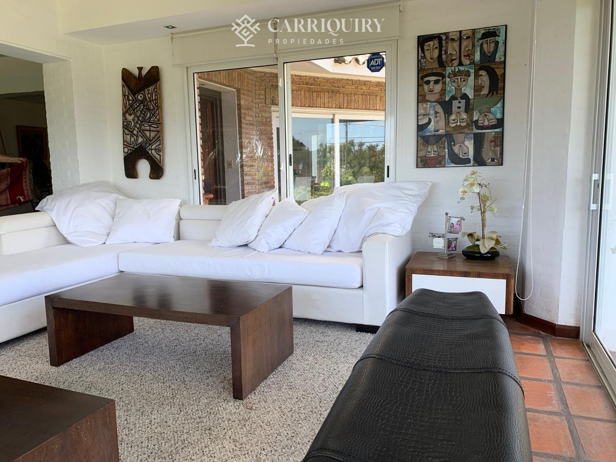 Casa ID.10390/Oportunidad-unica-frente-al-golf-en-punta-del-este-,-casa-con-4-dormotiros-en-venta - Venta casa 6 dormitorios - Playa Mansa, Punta del Este 