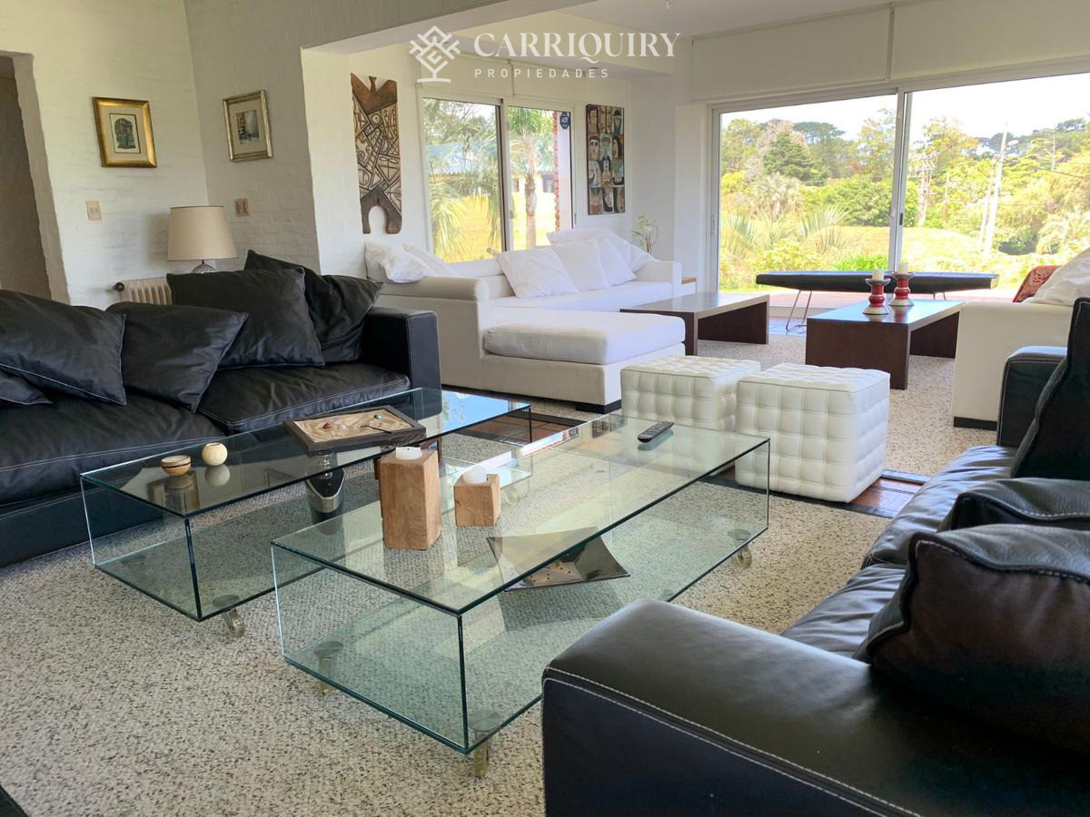 Casa ID.10390/Oportunidad-unica-frente-al-golf-en-punta-del-este-,-casa-con-4-dormotiros-en-venta - Venta casa 6 dormitorios - Playa Mansa, Punta del Este 