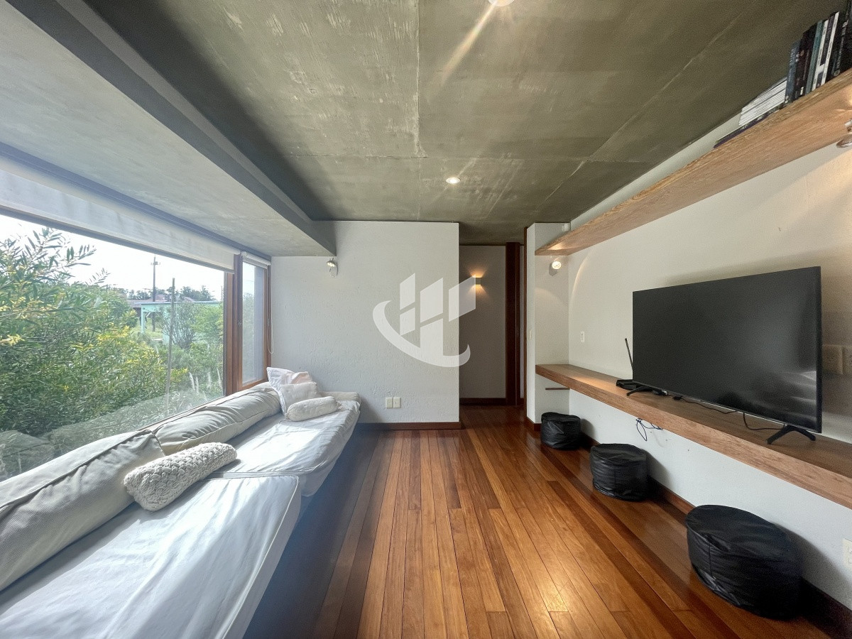 Casa ID.1227 - Venta casa 4 dormitorios El Chorro