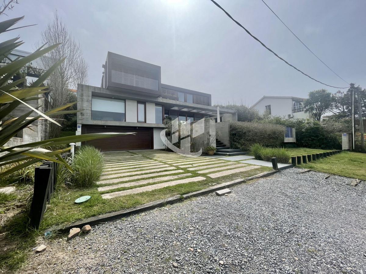 Casa ID.1227 - Venta casa 4 dormitorios El Chorro