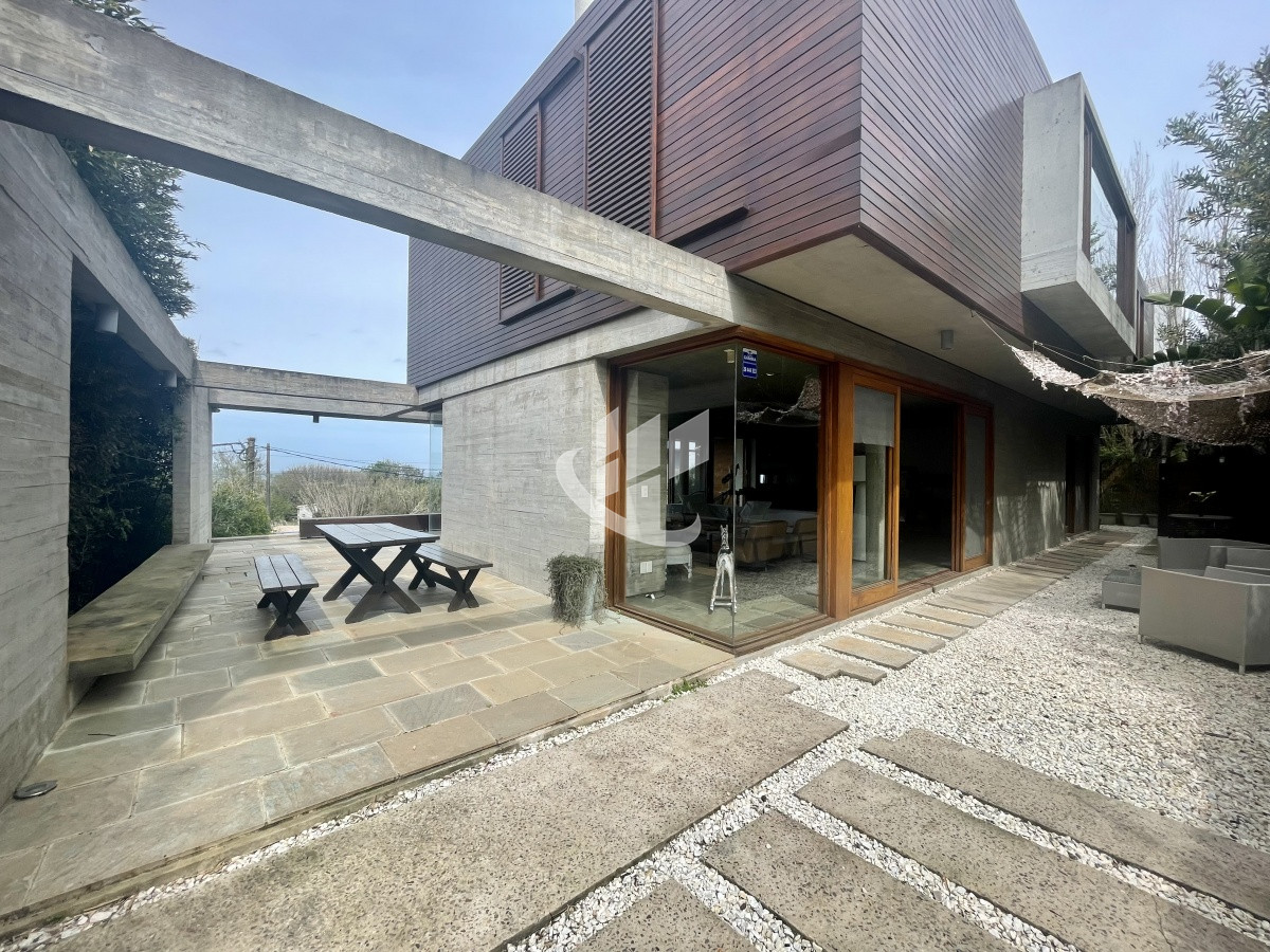 Casa ID.1227 - Venta casa 4 dormitorios El Chorro