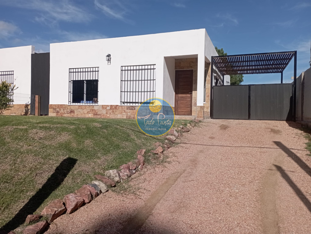 Venta casa 3 dormitorios. Burnet, Punta del Este. 