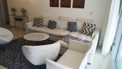 Moderno apartamento en venta playa Mansa 3 dormitorios en suite