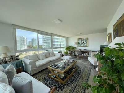 Venta apartamento 2 dormitorios playa brava Punta del Este 