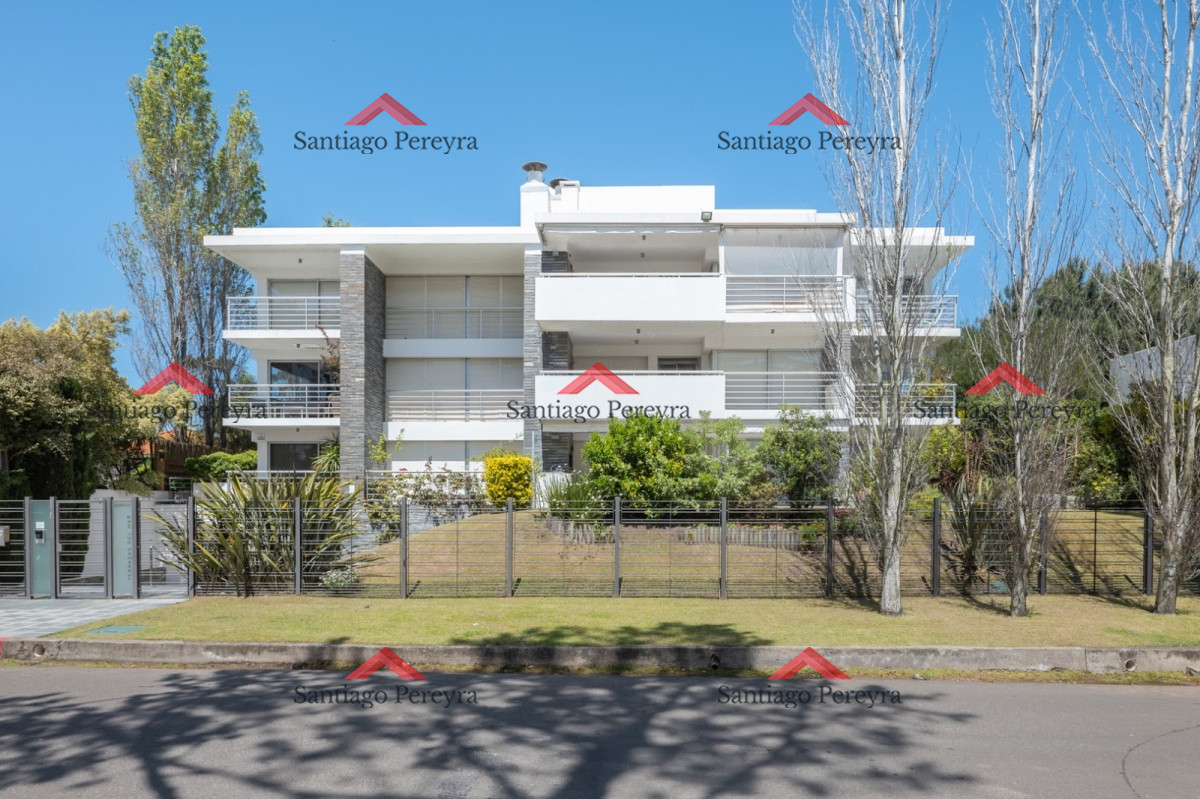 Apartamento ID.17117 - Venta apartamento 3 dormitorios. Playa mansa, Punta del Este 