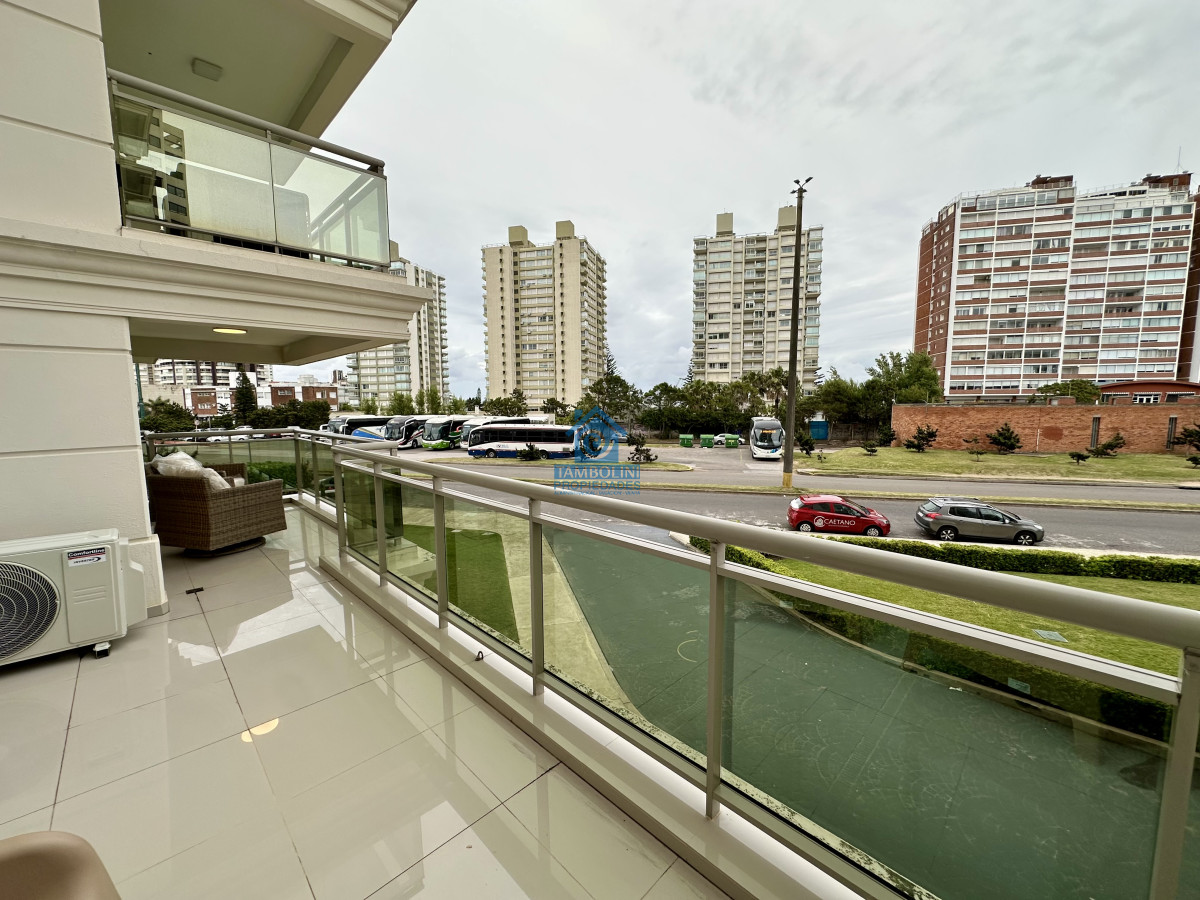 Apartamento ID.1053 - Venta apartamento 2 dormitorios. Imperiale, Punta del Este. 