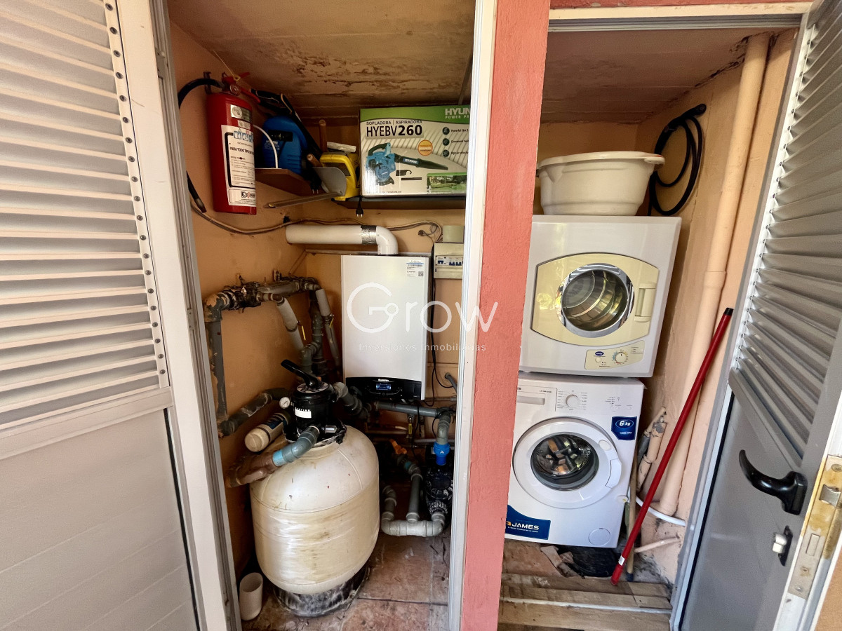 Casa ID.2800 - Venta casa 3 dormitorios más dependencia. Pinares, Punta del Este. 