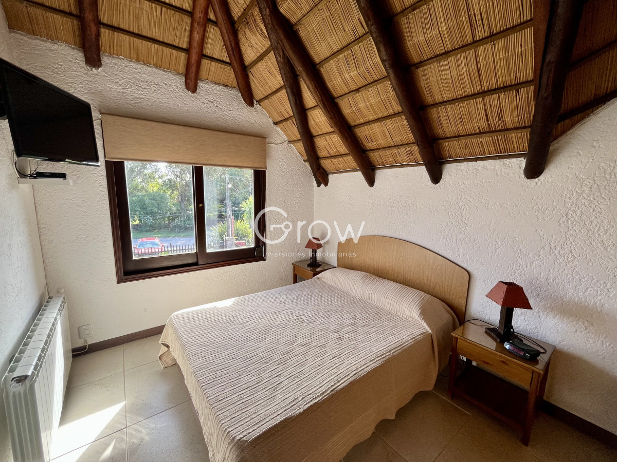 Casa ID.2800 - Venta casa 3 dormitorios más dependencia. Pinares, Punta del Este. 