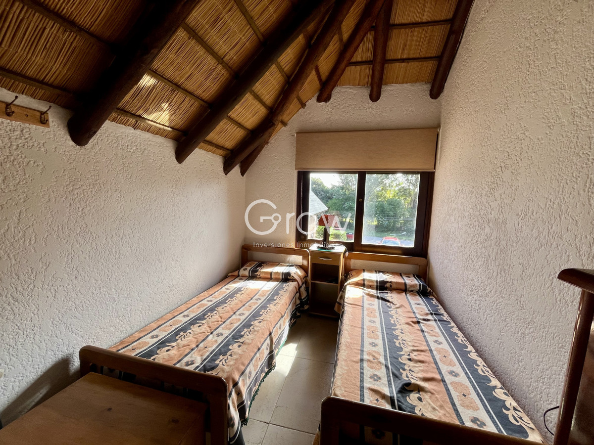 Casa ID.2800 - Venta casa 3 dormitorios más dependencia. Pinares, Punta del Este. 