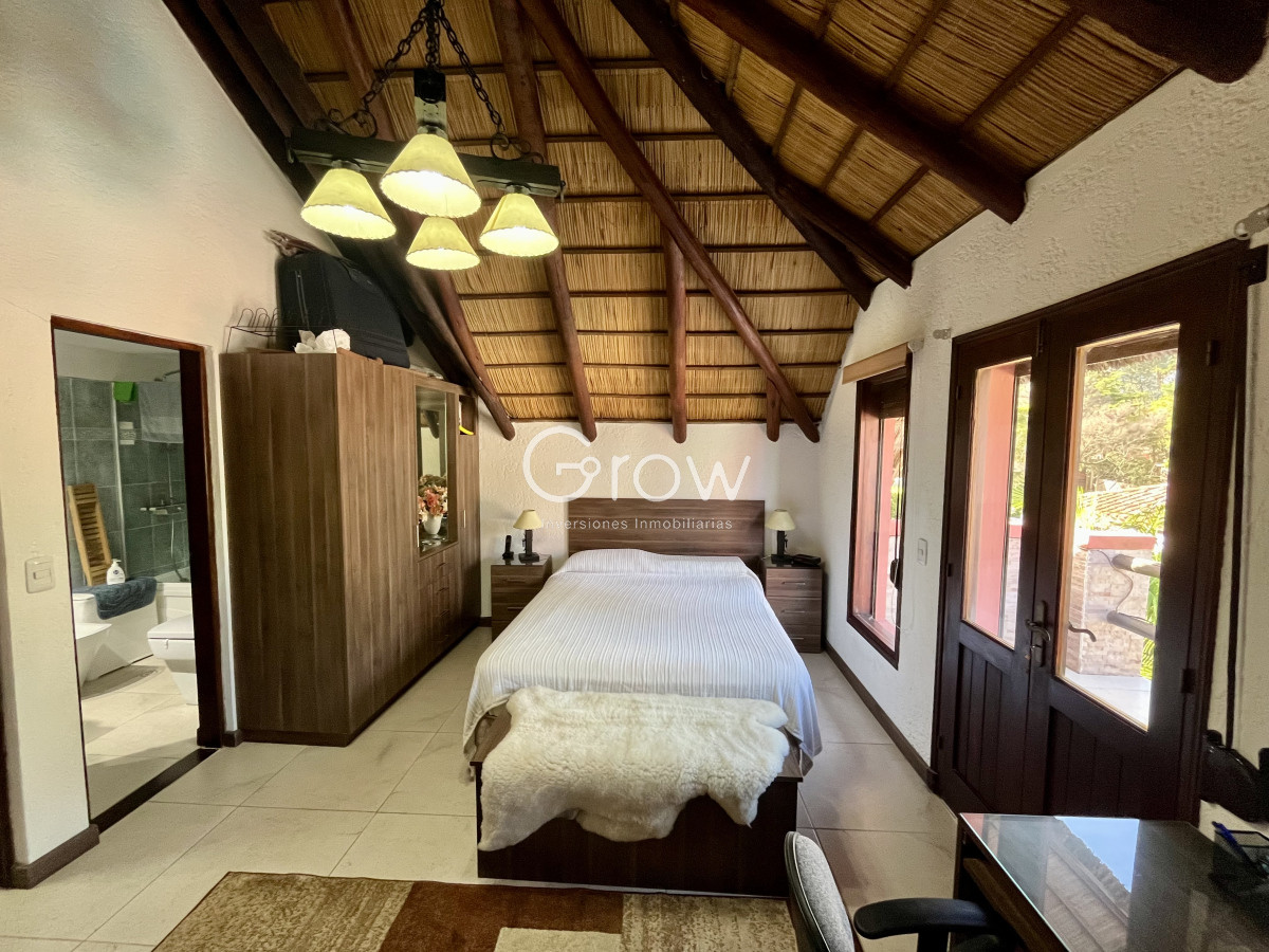 Casa ID.2800 - Venta casa 3 dormitorios más dependencia. Pinares, Punta del Este. 