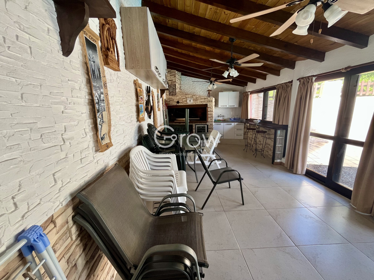 Casa ID.2800 - Venta casa 3 dormitorios más dependencia. Pinares, Punta del Este. 