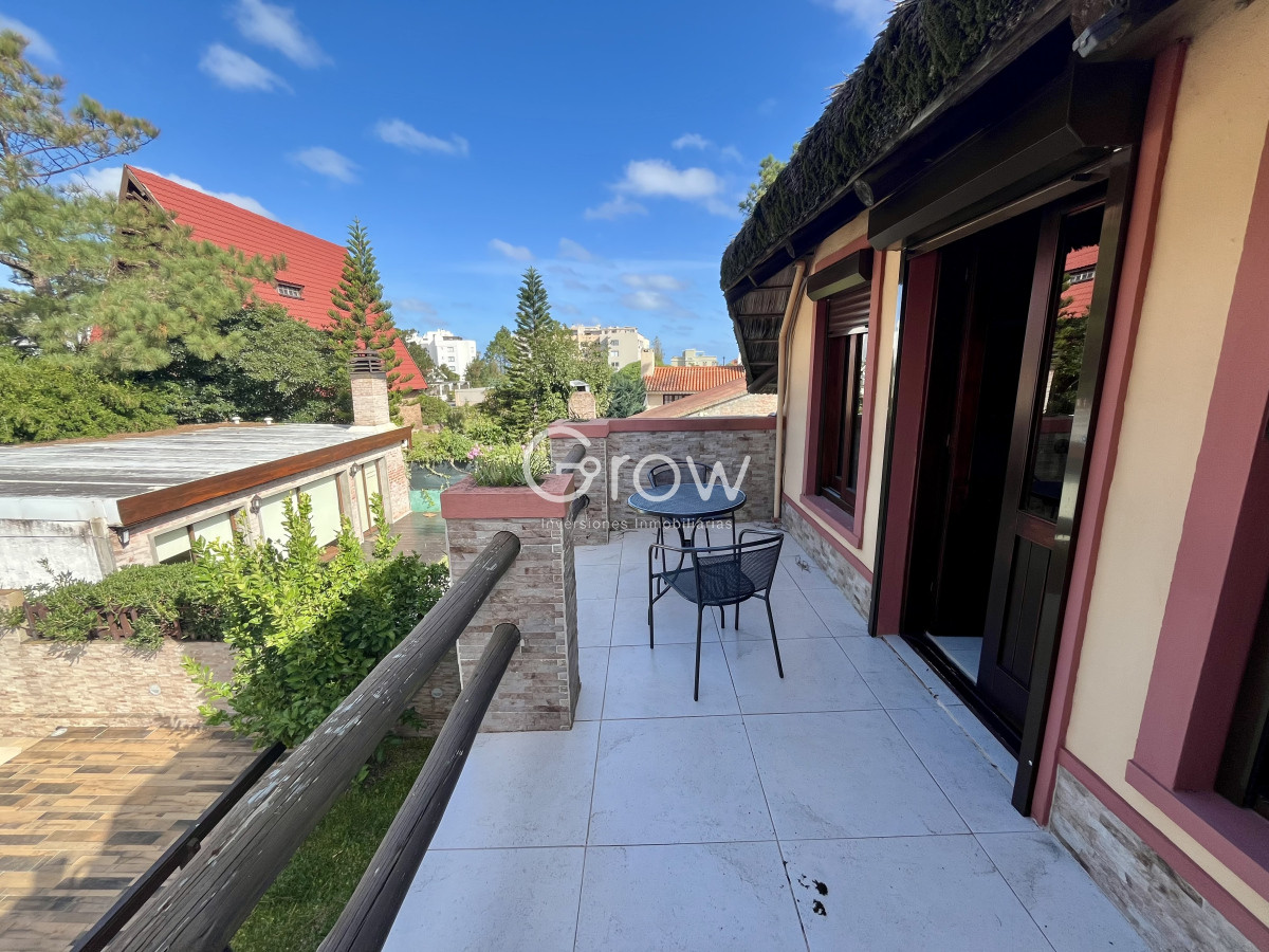 Casa ID.2800 - Venta casa 3 dormitorios más dependencia. Pinares, Punta del Este. 