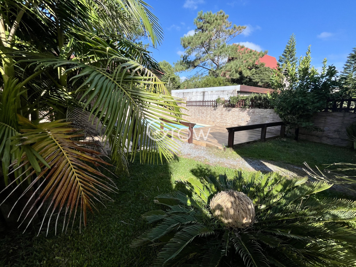 Casa ID.2800 - Venta casa 3 dormitorios más dependencia. Pinares, Punta del Este. 