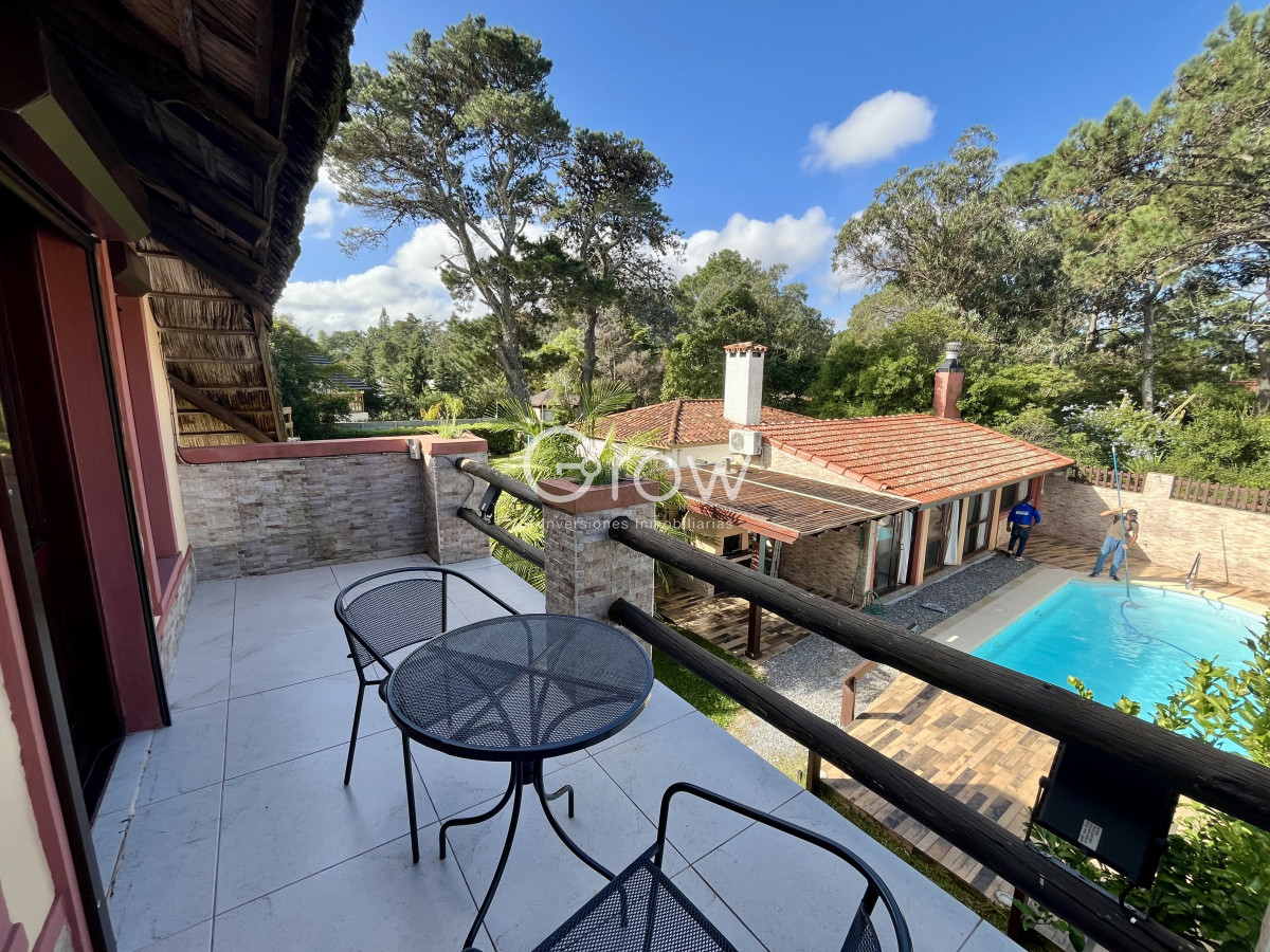 Casa ID.2800 - Venta casa 3 dormitorios más dependencia. Pinares, Punta del Este. 