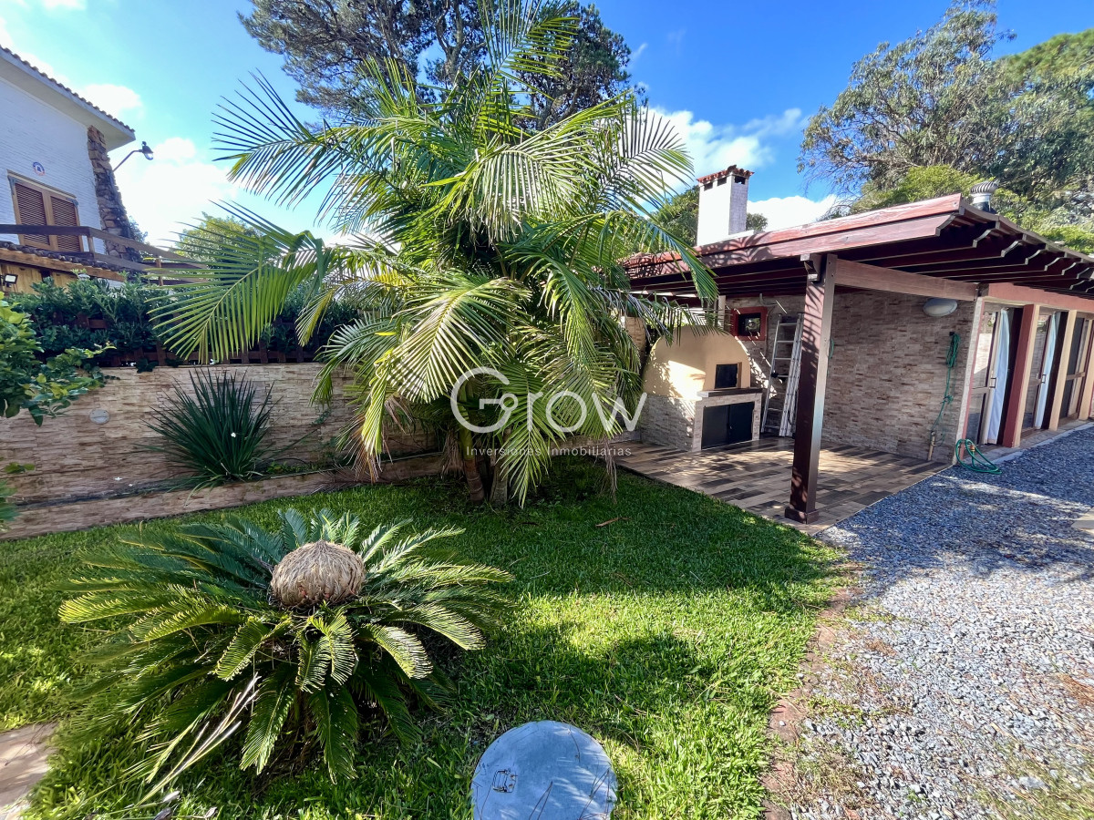 Casa ID.2800 - Venta casa 3 dormitorios más dependencia. Pinares, Punta del Este. 