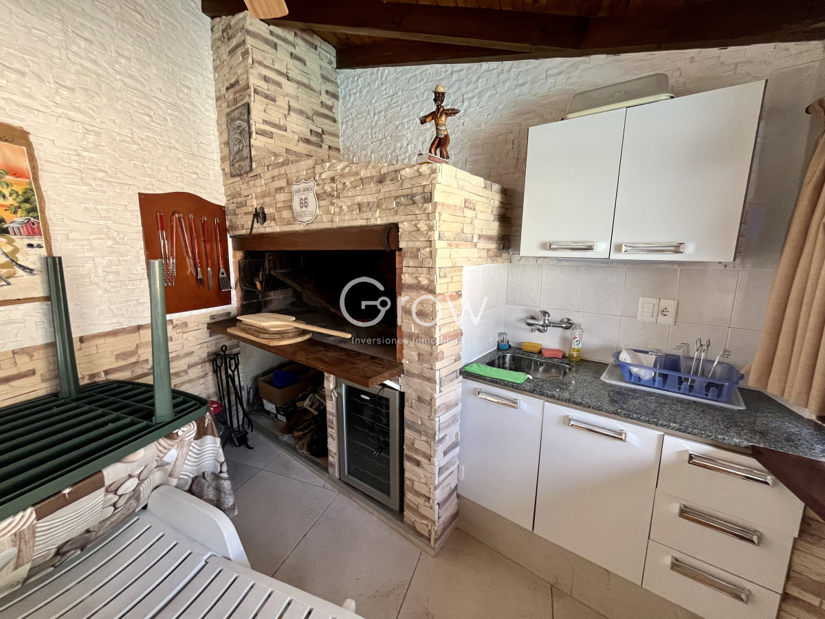 Casa ID.2800 - Venta casa 3 dormitorios más dependencia. Pinares, Punta del Este. 