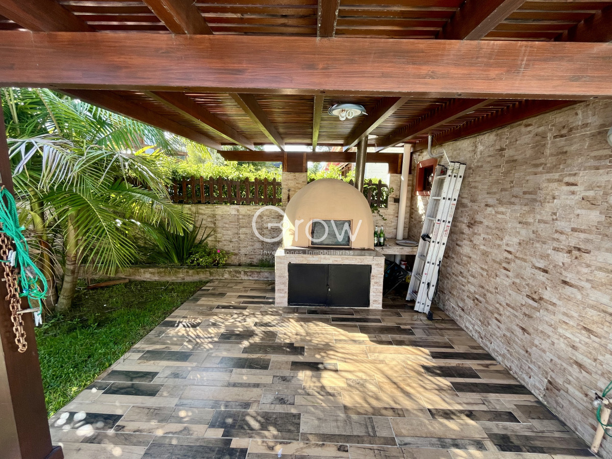 Casa ID.2800 - Venta casa 3 dormitorios más dependencia. Pinares, Punta del Este. 