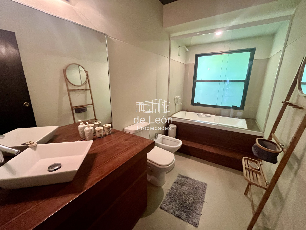 Casa ID.15228 - Alquiler anual casa 5 dormitorios playa brava Punta del Este