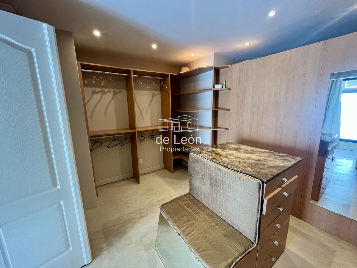 Casa ID.15228 - Alquiler anual casa 5 dormitorios playa brava Punta del Este