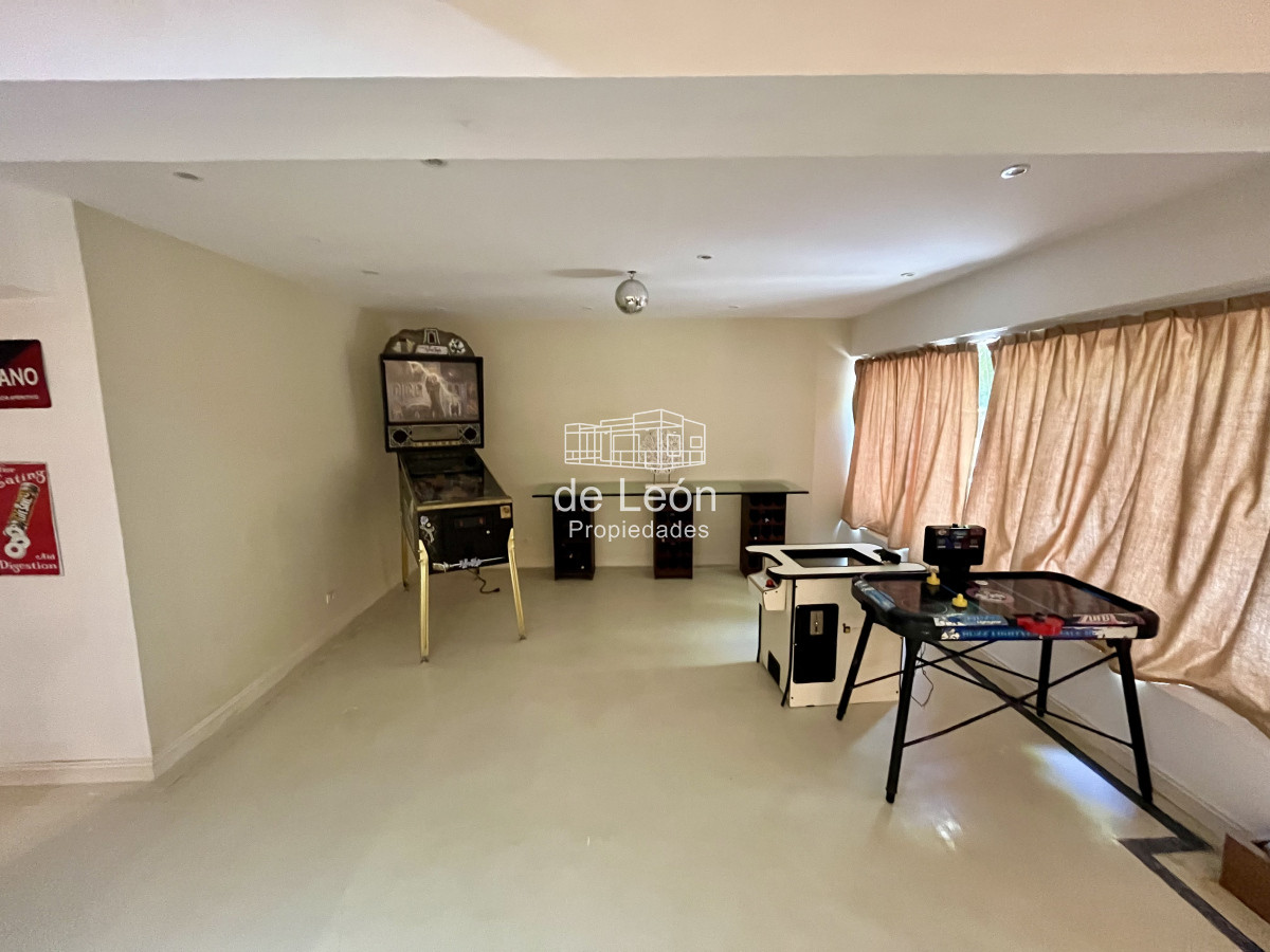 Casa ID.15228 - Alquiler anual casa 5 dormitorios playa brava Punta del Este