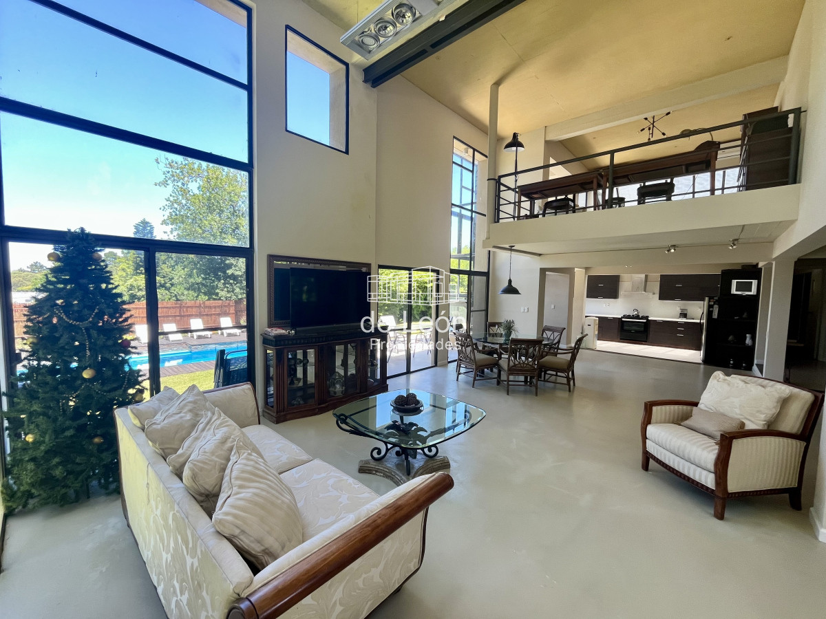 Casa ID.15228 - Alquiler anual casa 5 dormitorios playa brava Punta del Este