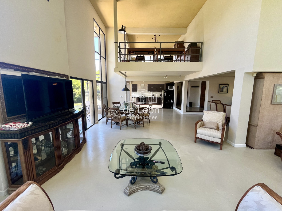 Casa ID.15228 - Alquiler anual casa 5 dormitorios playa brava Punta del Este