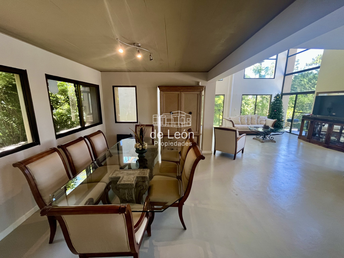 Casa ID.15228 - Alquiler anual casa 5 dormitorios playa brava Punta del Este