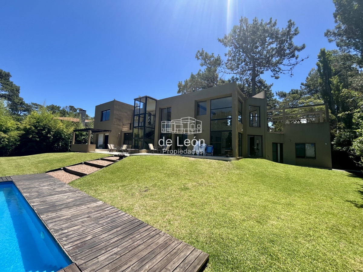 Casa ID.15228 - Alquiler anual casa 5 dormitorios playa brava Punta del Este