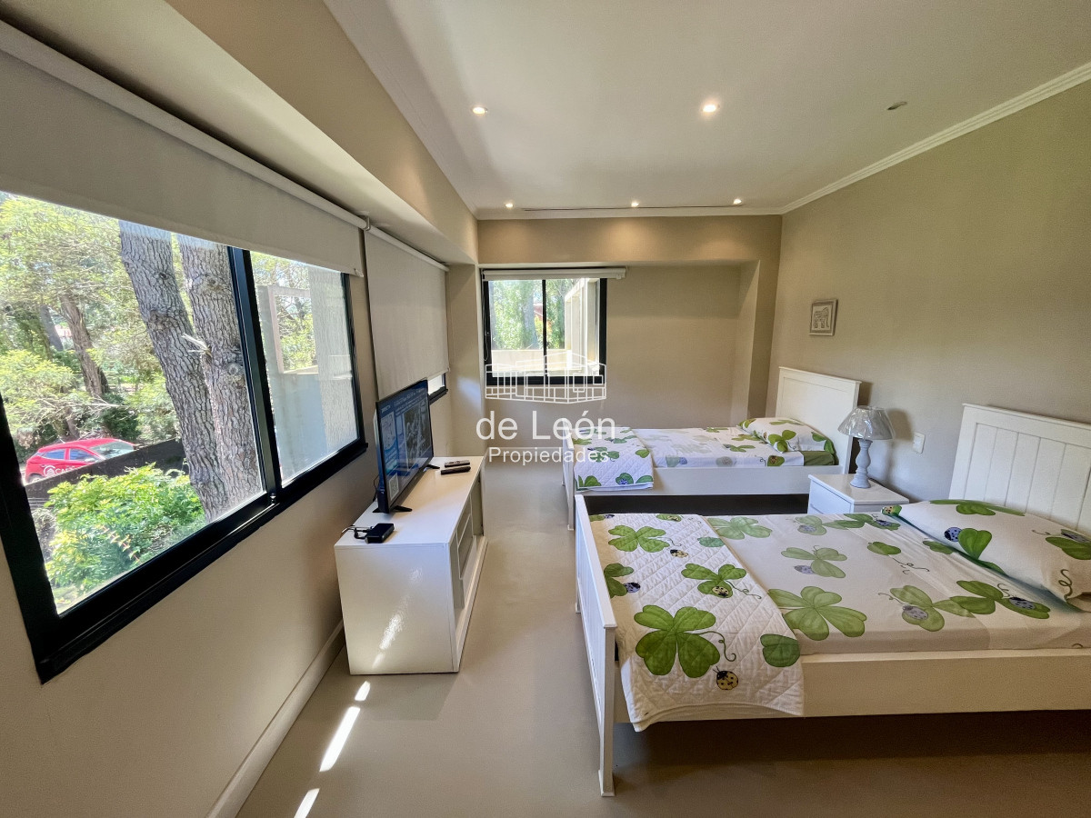 Casa ID.15228 - Alquiler anual casa 5 dormitorios playa brava Punta del Este