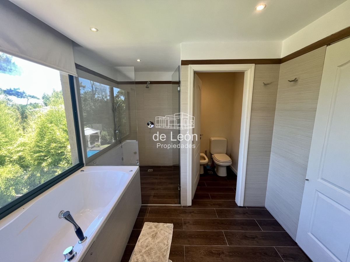 Casa ID.15228 - Alquiler anual casa 5 dormitorios playa brava Punta del Este