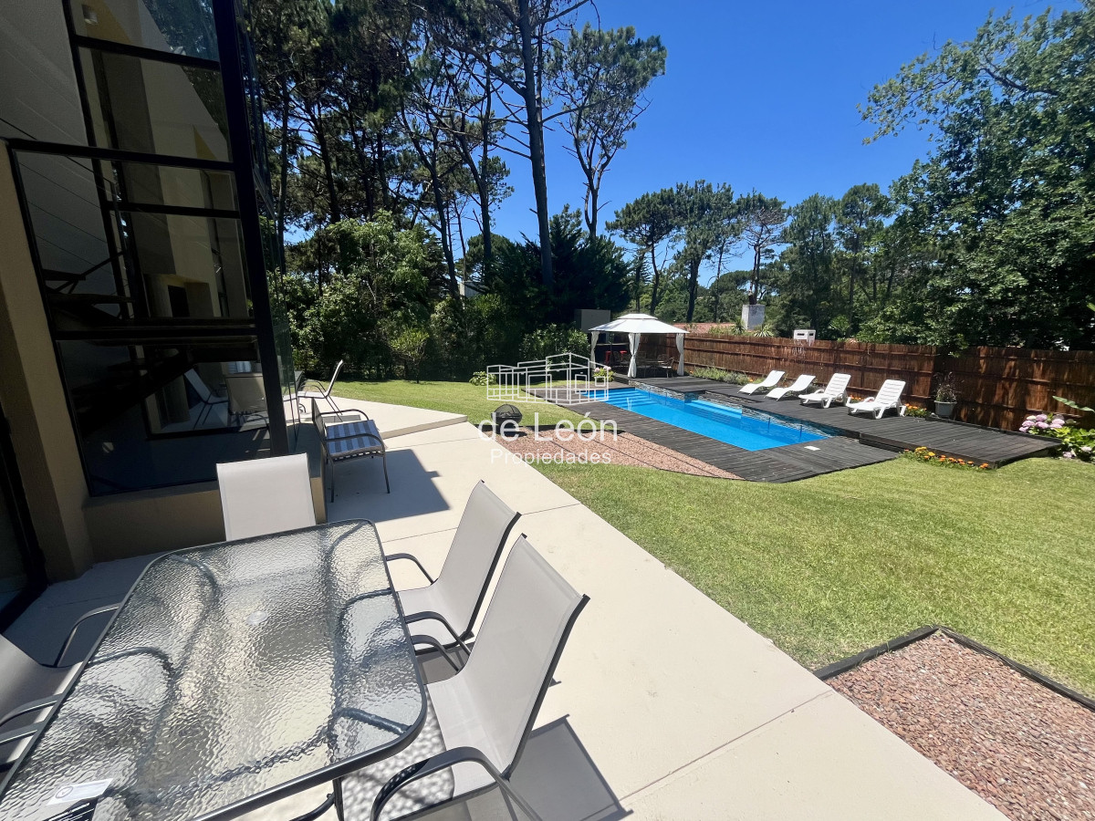 Casa ID.15228 - Alquiler anual casa 5 dormitorios playa brava Punta del Este