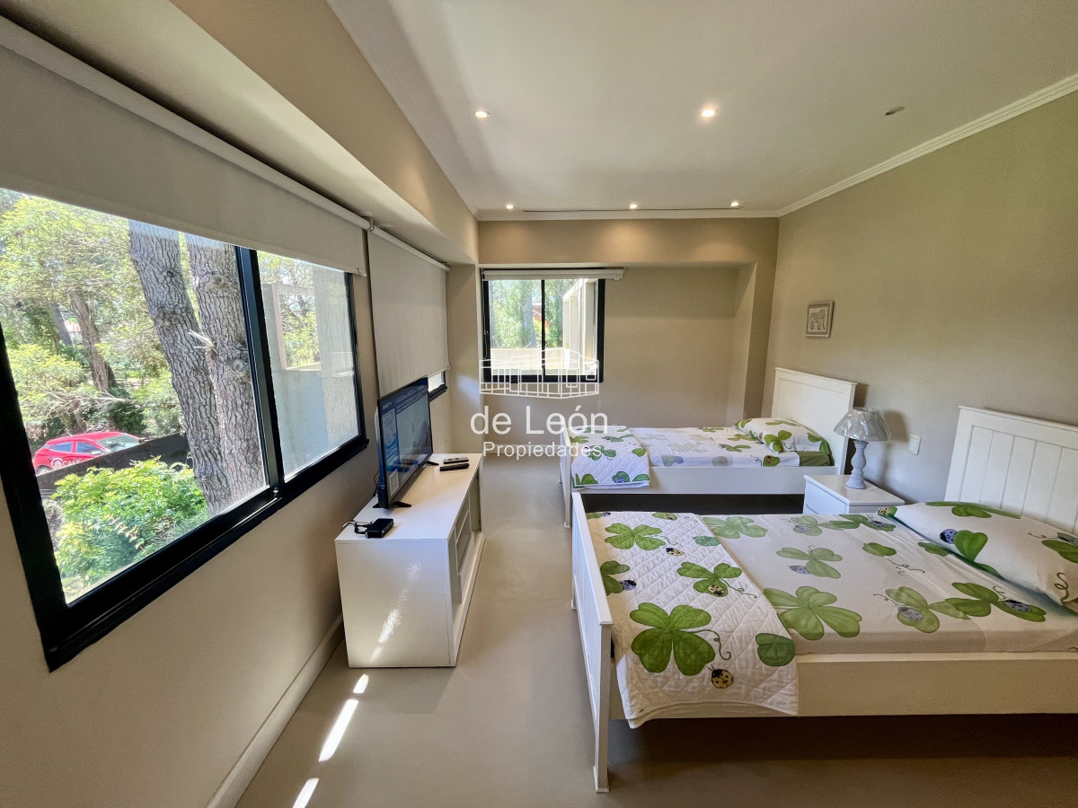 Casa ID.15228 - Alquiler anual casa 5 dormitorios playa brava Punta del Este