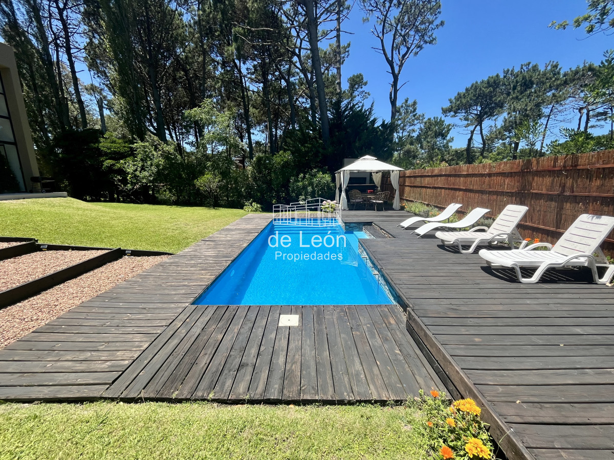 Casa ID.15228 - Alquiler anual casa 5 dormitorios playa brava Punta del Este