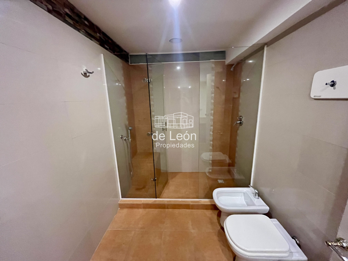 Casa ID.15228 - Alquiler anual casa 5 dormitorios playa brava Punta del Este