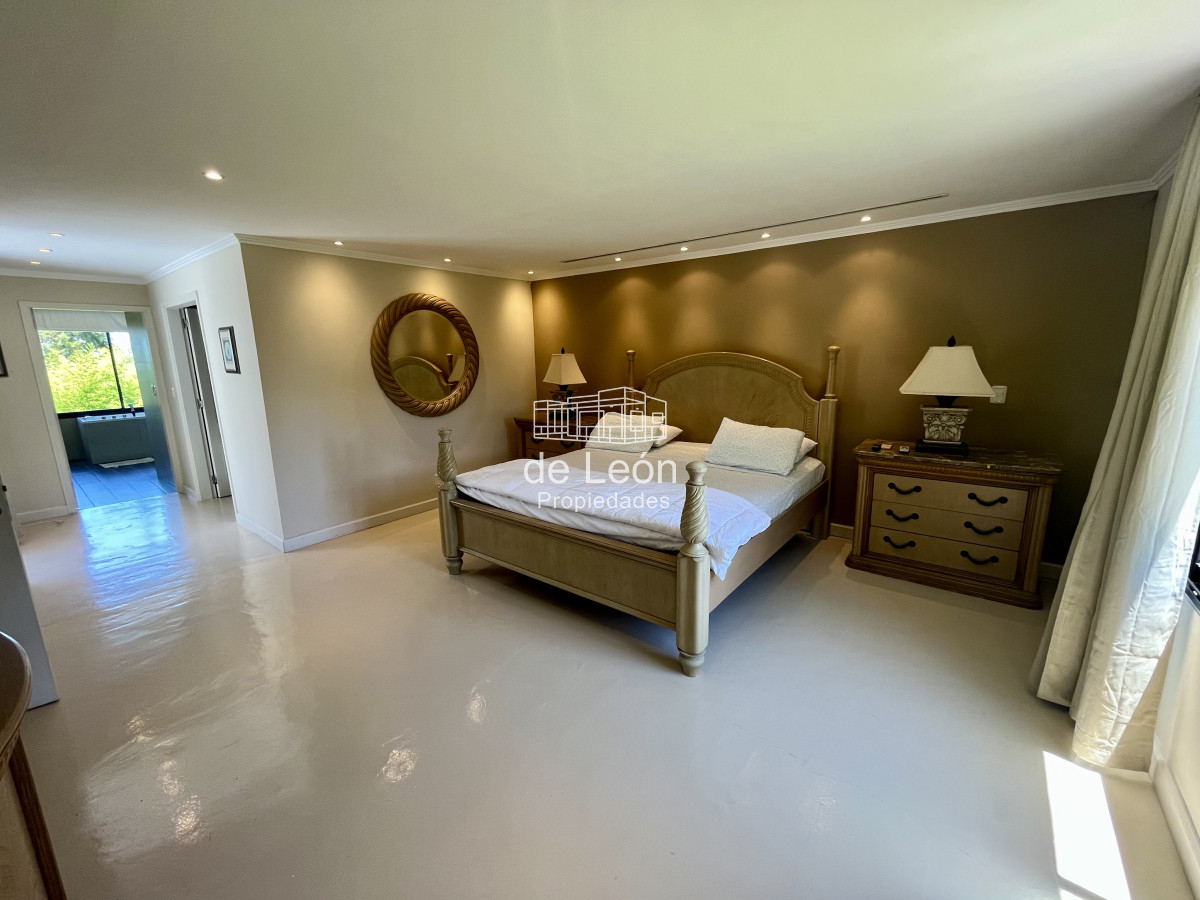 Casa ID.15228 - Alquiler anual casa 5 dormitorios playa brava Punta del Este