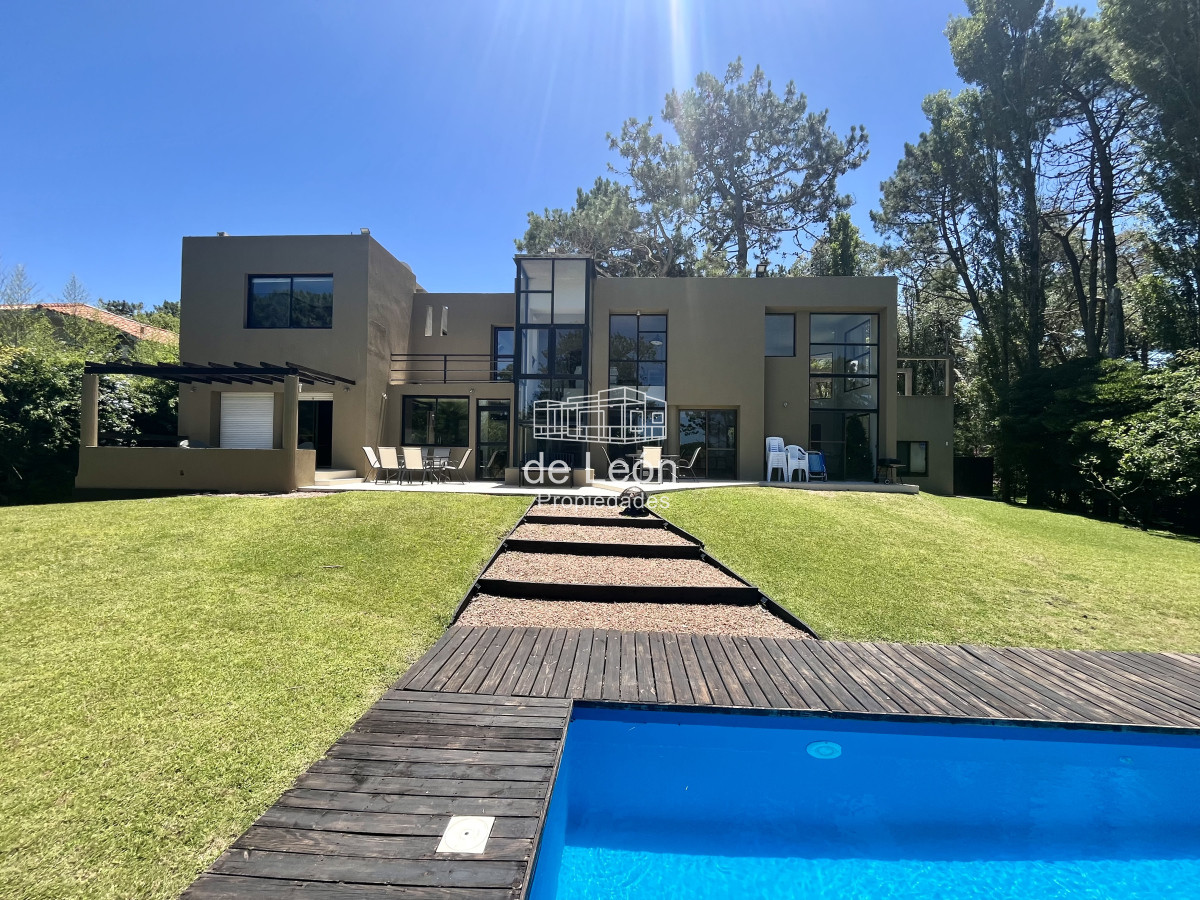 Casa ID.15228 - Alquiler anual casa 5 dormitorios playa brava Punta del Este