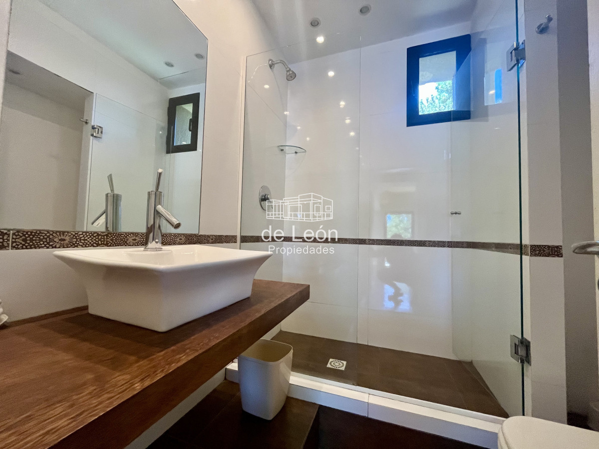 Casa ID.15228 - Alquiler anual casa 5 dormitorios playa brava Punta del Este