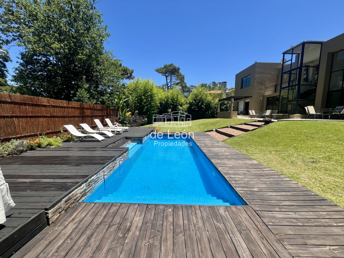 Casa ID.15228 - Alquiler anual casa 5 dormitorios playa brava Punta del Este