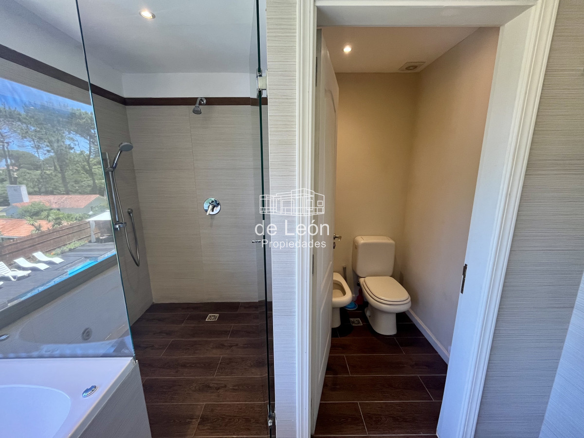 Casa ID.15228 - Alquiler anual casa 5 dormitorios playa brava Punta del Este