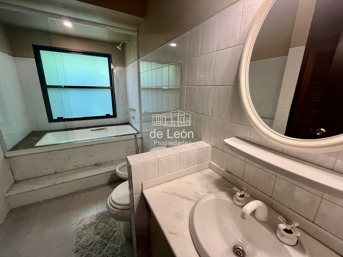 Casa ID.15228 - Alquiler anual casa 5 dormitorios playa brava Punta del Este