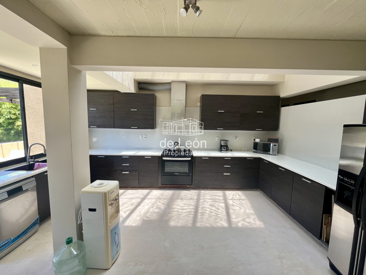 Casa ID.15228 - Alquiler anual casa 5 dormitorios playa brava Punta del Este