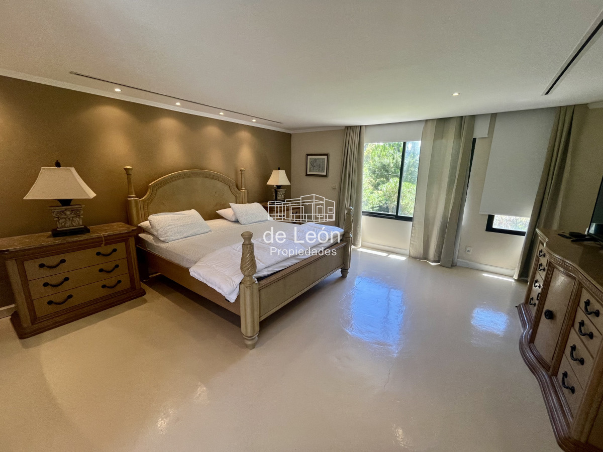 Casa ID.15228 - Alquiler anual casa 5 dormitorios playa brava Punta del Este