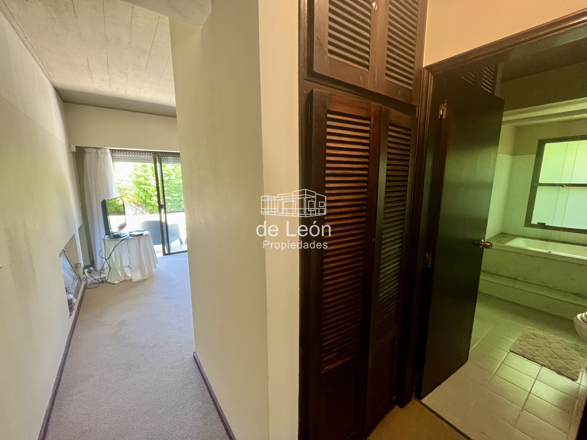 Casa ID.15228 - Alquiler anual casa 5 dormitorios playa brava Punta del Este