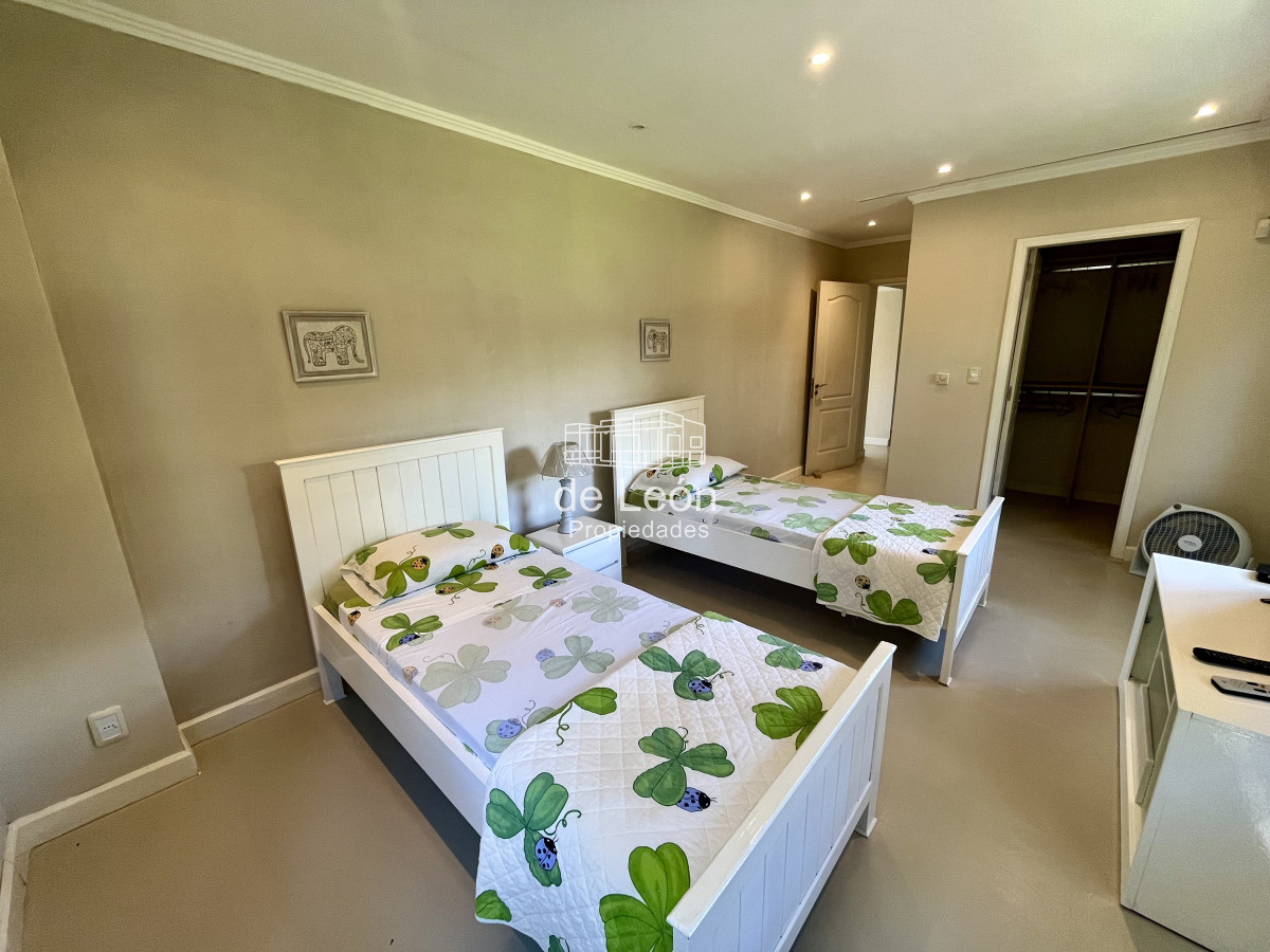 Casa ID.15228 - Alquiler anual casa 5 dormitorios playa brava Punta del Este