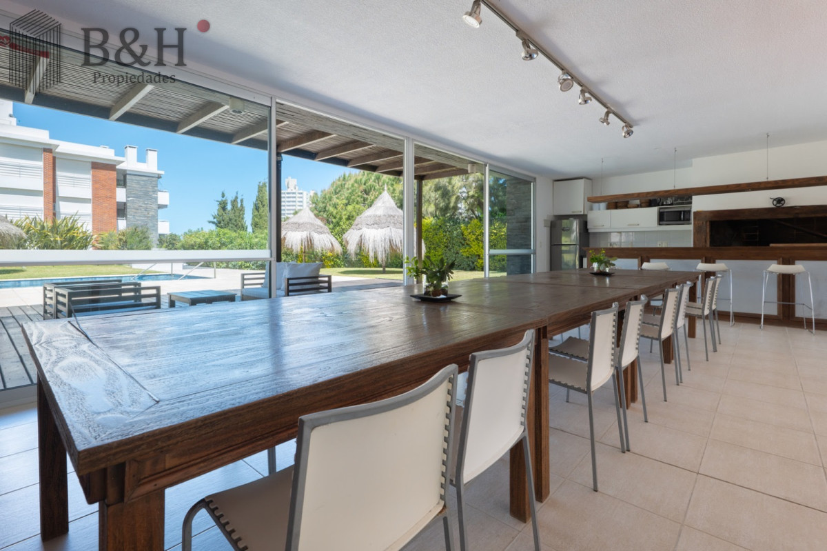 Apartamento ID.7466 - venta apartamento 3 dormitorios. Playa mansa, Punta del Este.