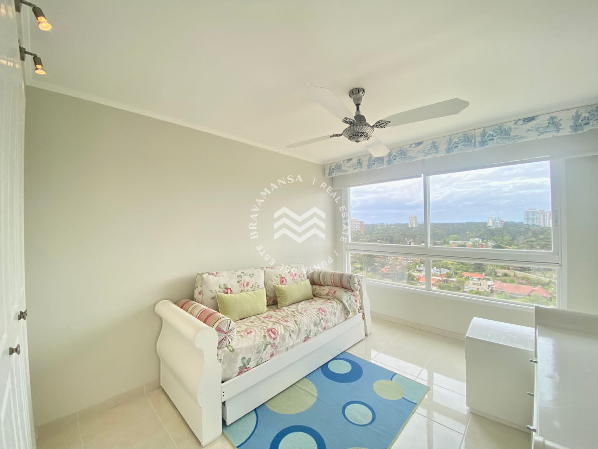 Apartamento ID.43 - Venta Apartamento 3 dormitorios en suite - Primera Línea Punta del Este 